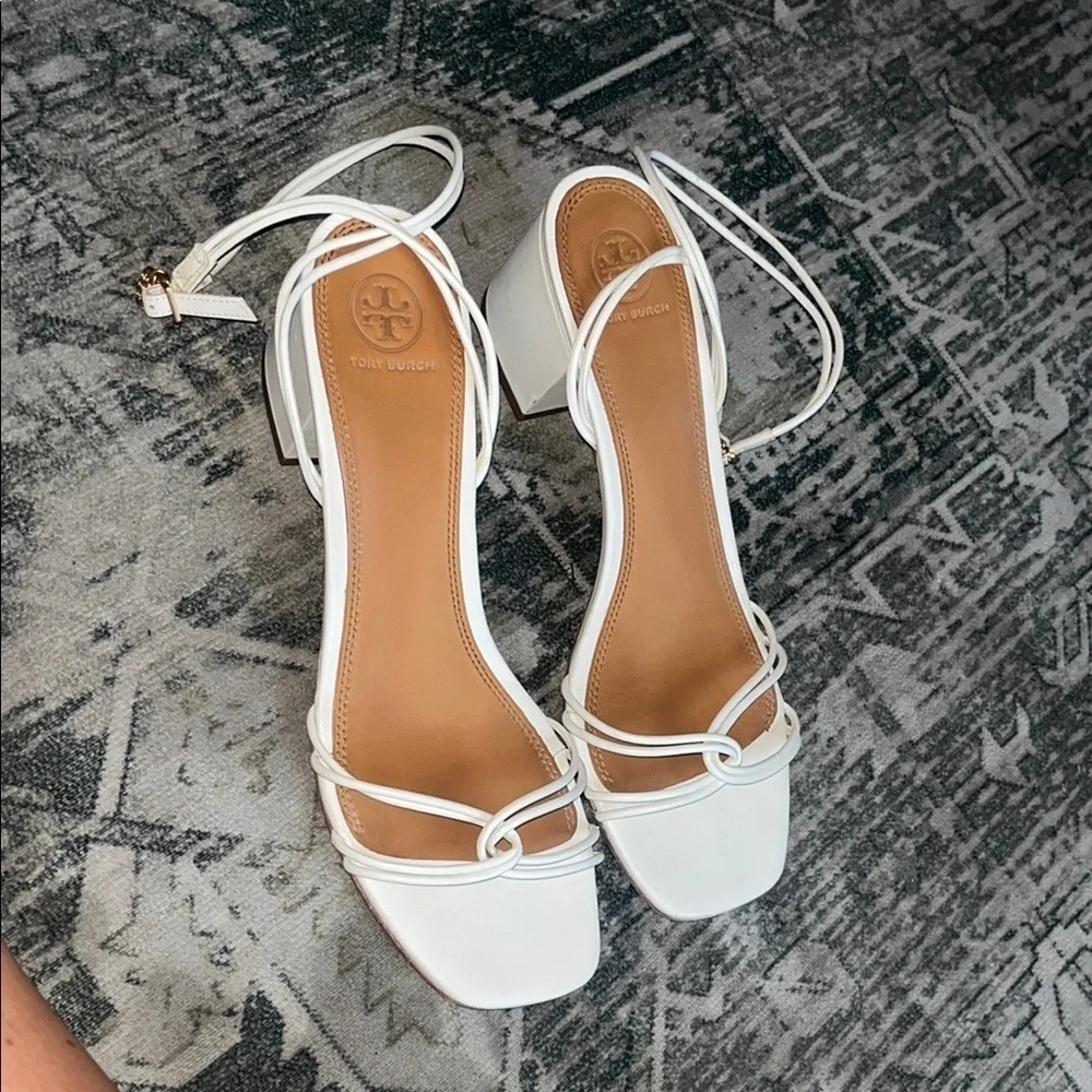 Tory Burch women’s mini Benton knot White Heeled Shoes size 9